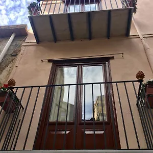 La Casa Accanto Castelbuono (Sicily)